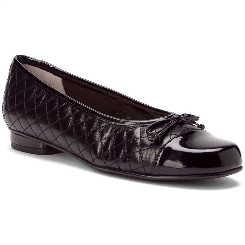 Ros Hommerson. Black leather shoes. Size 8W